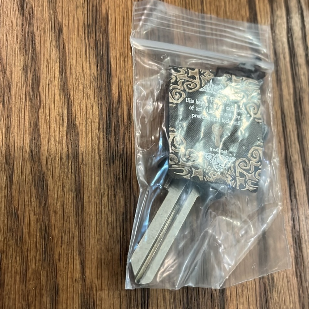 Decorative Silver Key - Picture 2 of 2